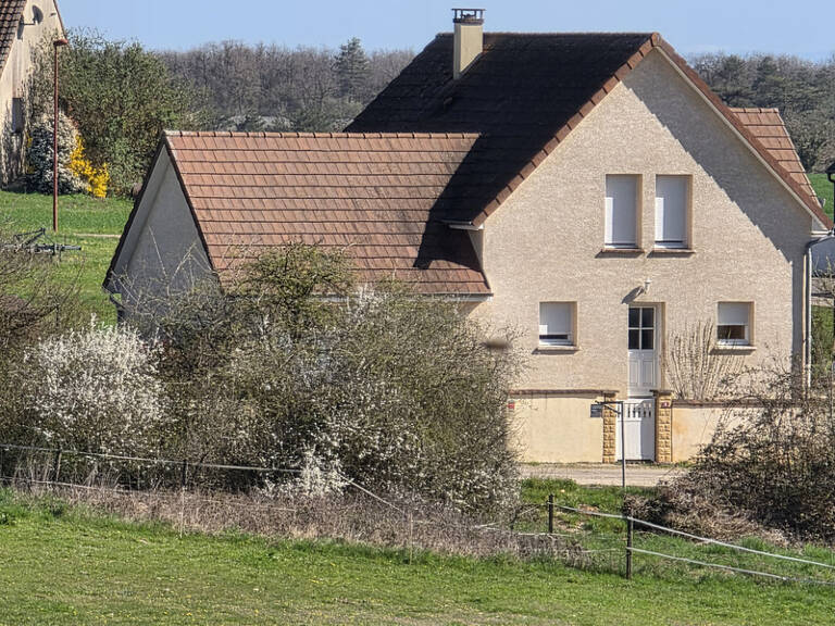 Maison familiale T6 avec terrasse sud-ouest et terrain clos – Proche Nuits Saint-Georges — photo 1