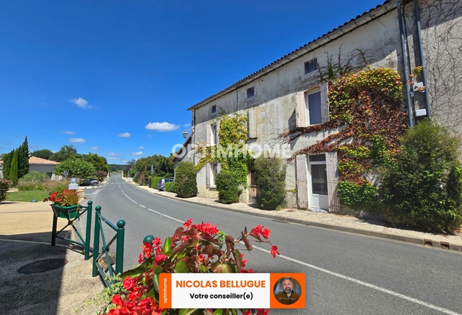 Maison de bourg en pierre — photo 1