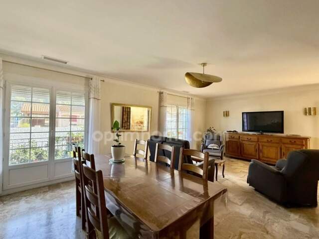 66750 - SAINT-CYPRIEN VILLAGE - MAISON 4 FACES - 5 PIECES 116M2 - 3 CHAMBRES - TERRAIN PISCINABLE 627M2 - BALCONS - JARDIN - TERRASSE BOIS - PAS DE VIS-A-VIS - SOUS-SOL TOTAL - CAVE - FORAGE - GARAGE — photo du bien