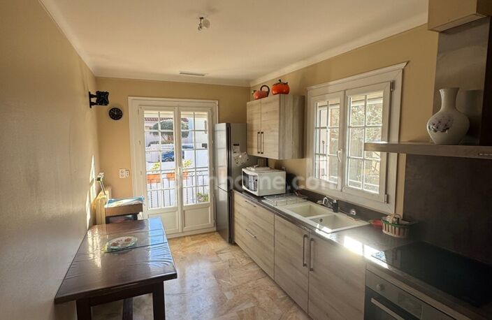 66750 - SAINT-CYPRIEN VILLAGE - MAISON 4 FACES - 5 PIECES 116M2 - 3 CHAMBRES - TERRAIN PISCINABLE 627M2 - BALCONS - JARDIN - TERRASSE BOIS - PAS DE VIS-A-VIS - SOUS-SOL TOTAL - CAVE - FORAGE - GARAGE — photo 4