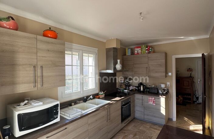 66750 - SAINT-CYPRIEN VILLAGE - MAISON 4 FACES - 5 PIECES 116M2 - 3 CHAMBRES - TERRAIN PISCINABLE 627M2 - BALCONS - JARDIN - TERRASSE BOIS - PAS DE VIS-A-VIS - SOUS-SOL TOTAL - CAVE - FORAGE - GARAGE — photo 5