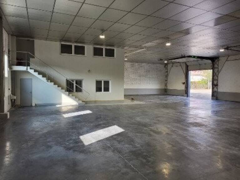 LOCAL D'ACTIVITES 510 M2 + bureau + stockage extérieur — photo 1