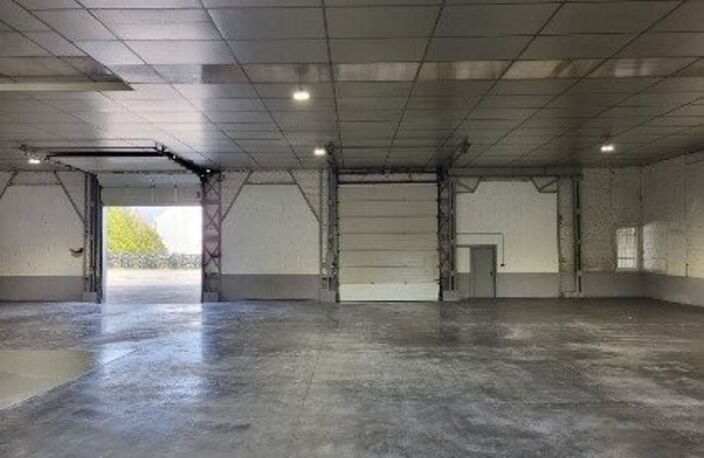 LOCAL D'ACTIVITES 510 M2 + bureau + stockage extérieur — photo 2