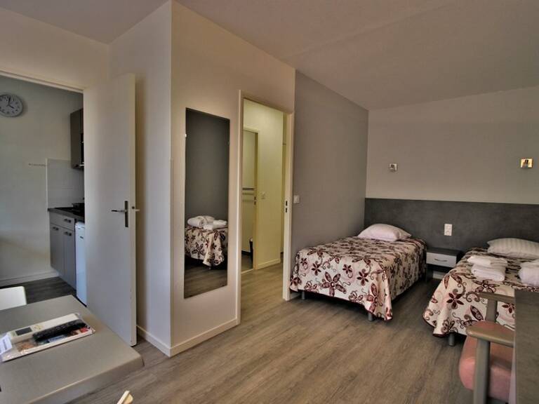 Studio dans résidence de tourisme thermale prisée avec place de parking extérieur — photo 1
