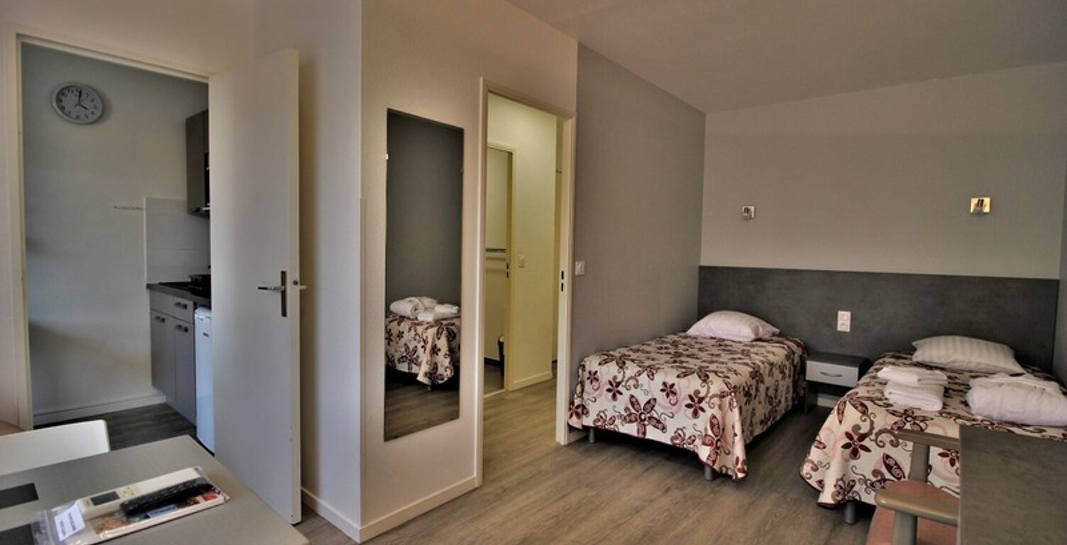 Studio dans résidence de tourisme thermale prisée avec place de parking extérieur — photo 1
