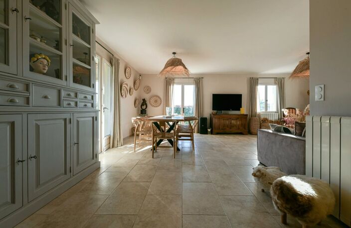 Uzès centre : Propriété méridionale de plain-pied de 126 m² avec — photo 5