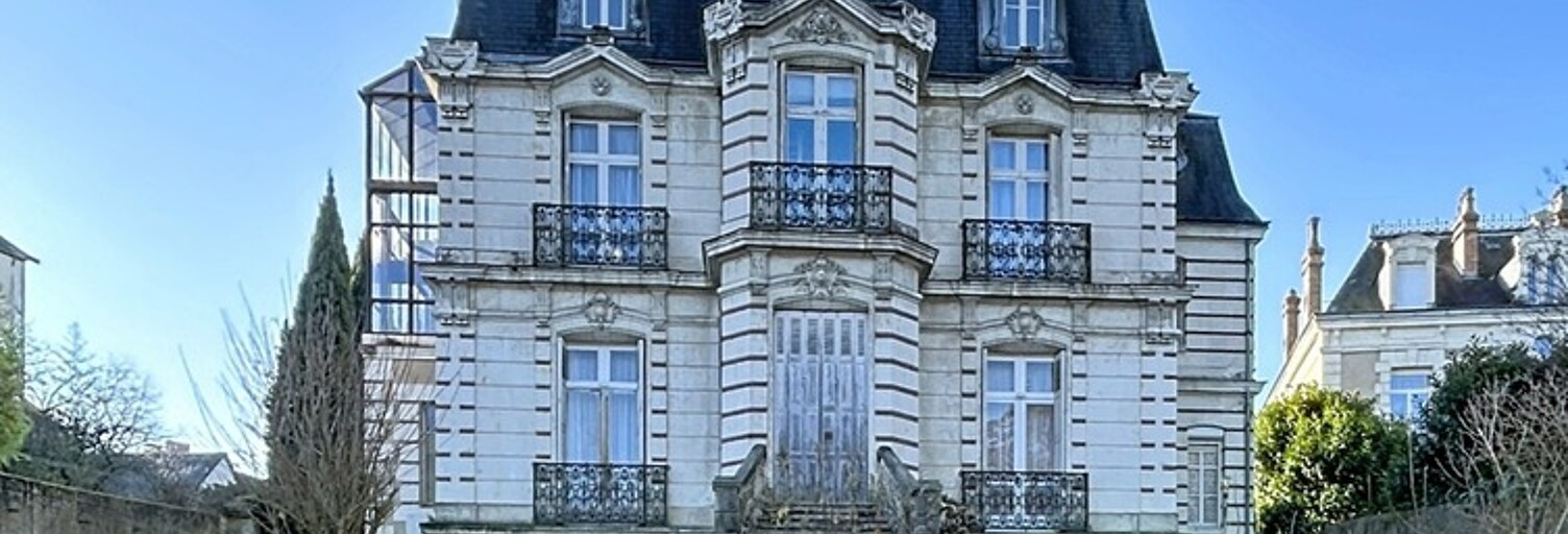 Maison 10 Pièces 337 m² à vendre à Montval-sur-Loir (72500)