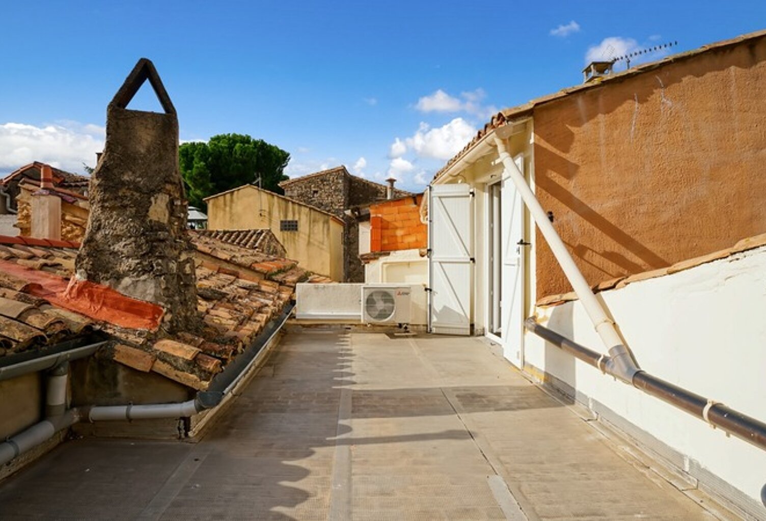 Marguerittes Maison de village 5 pièces avec cour et terrasse, 3 chambres — photo 1