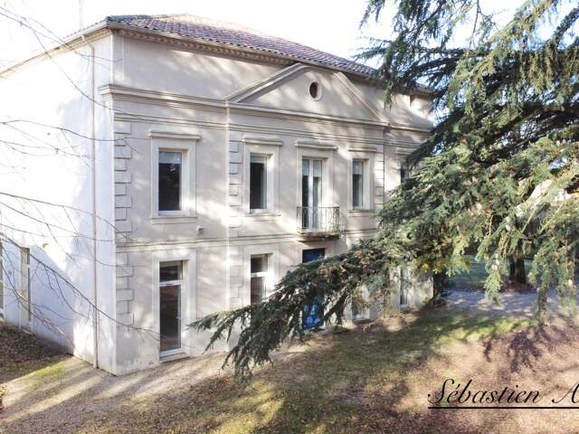 Maison de maître du XIXᵉ siècle à Villeneuve-sur-Lot – 460 m² – Parc de 8 300 m² – Piscine – Centre-ville à pied — photo du bien