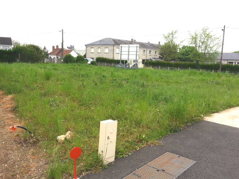 NEUVY-LE-ROI > TERRAIN PRET A CONSTRUIRE ! — photo 1