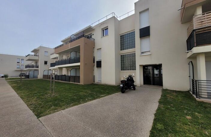 Montfavet, Appartement À Vendre, 2ème étage, 43 m², 2 pièces, Terrasse, parking — photo 4