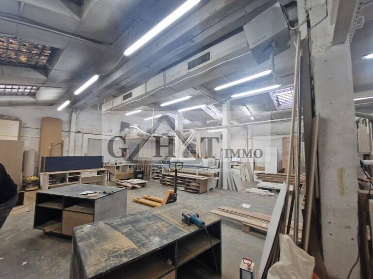 A VENDRE 490 M² ENTREPOT BUREAUX + HABITATION A STAINS — photo 1