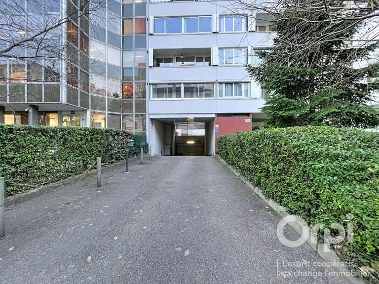 Garage à louer au 58 Rue Racine 69100 Villeurbanne — photo 1