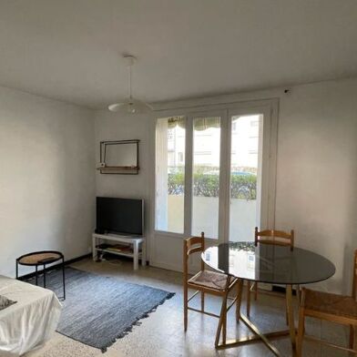 Appartement 3 pièces 825 €