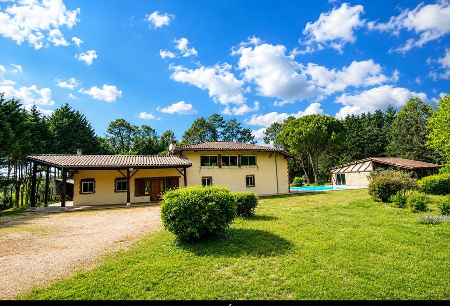 MAISON EN PIERRES TYPE T4 AVEC GÎTE ET PISCINE — photo 1