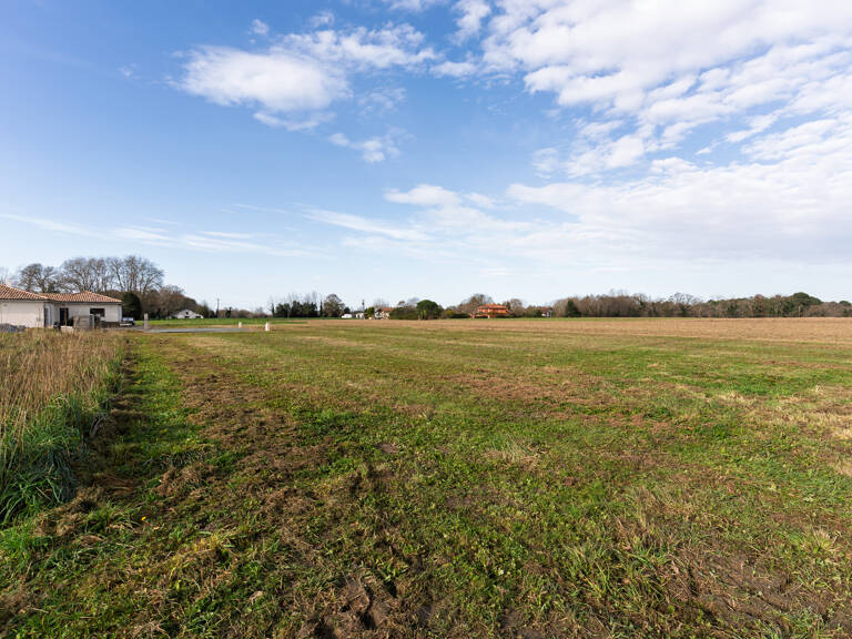 Terrain de 1 703 m2 dans un environnement privilégié — photo 1