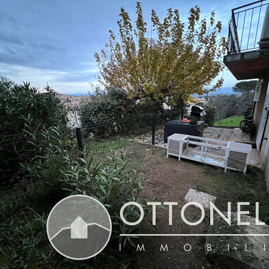 Appartement 3 pièces 740 €