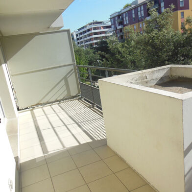 Appartement 3 pièces 881 €