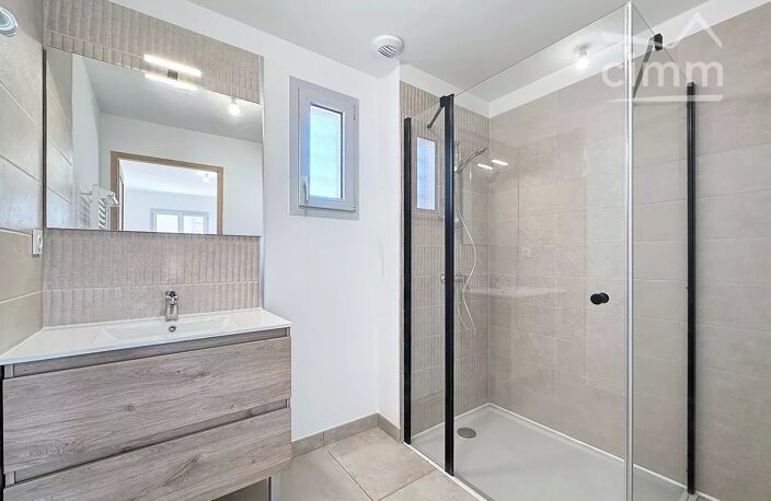 Villa neuve T5 122 m² avec piscine — photo 2