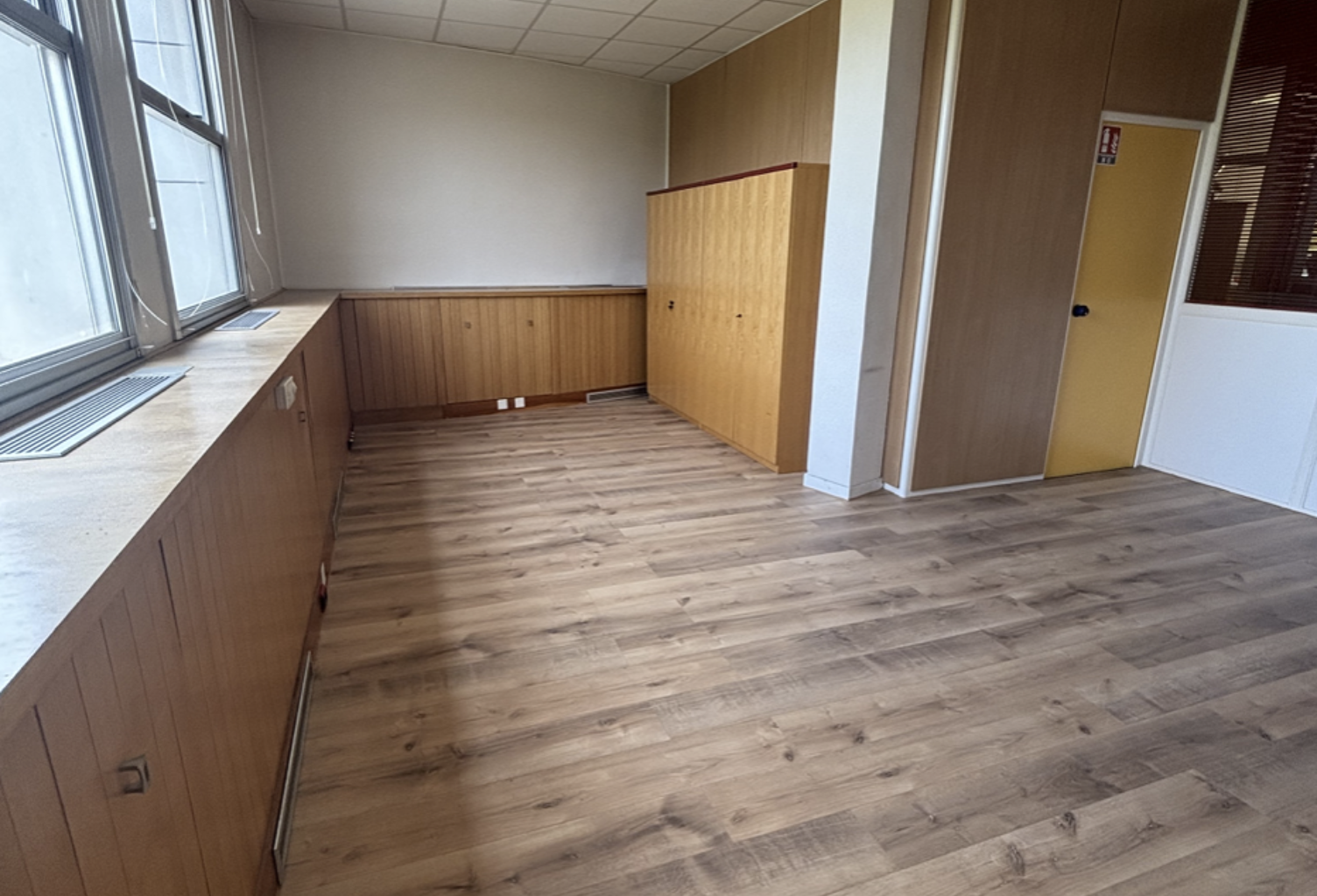 À LOUER - BUREAU DE 22m2 DANS LE CENTRE VILLE DE CLERMONT L' — photo 1