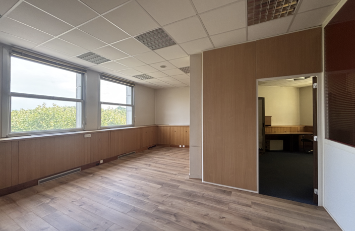 À LOUER - BUREAU DE 22m2 DANS LE CENTRE VILLE DE CLERMONT L' — photo 2