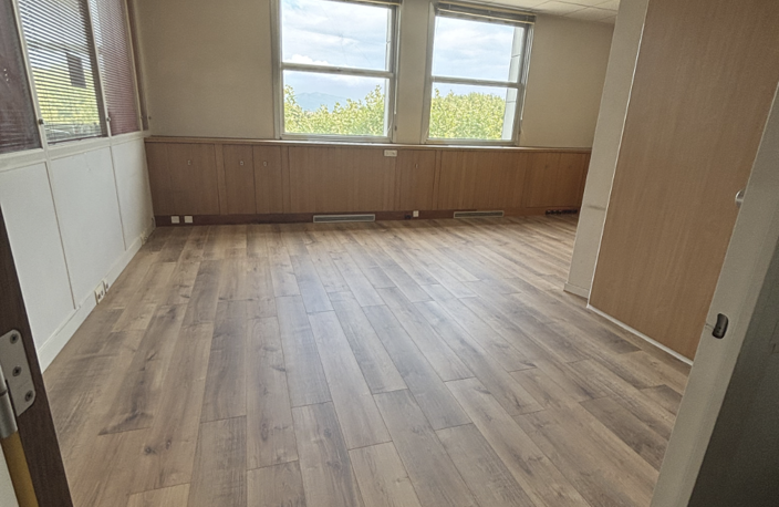 À LOUER - BUREAU DE 22m2 DANS LE CENTRE VILLE DE CLERMONT L' — photo 5