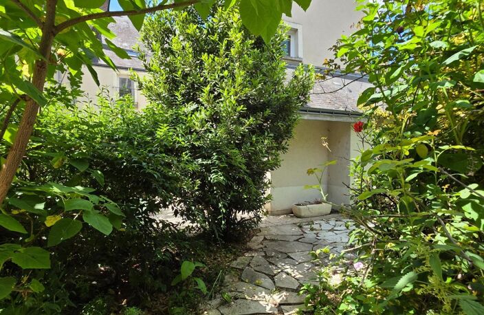 Maison Bourgeoise en coeur de ville du Lude avec cour et garage ! — photo 2