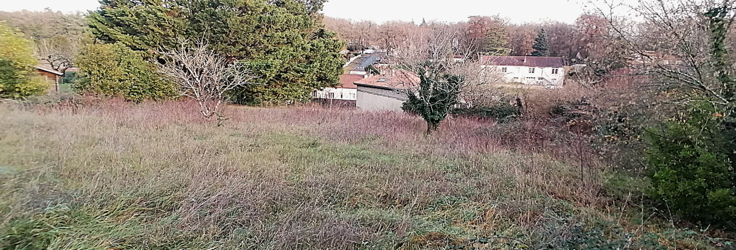 Terrain  900 m² à vendre à Croutelle (86240)