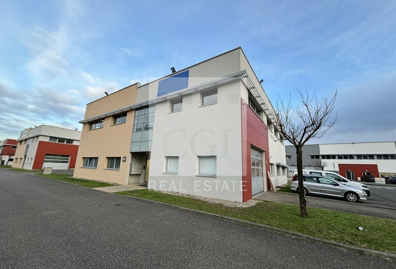 BUREAUX à LOUER — photo 1