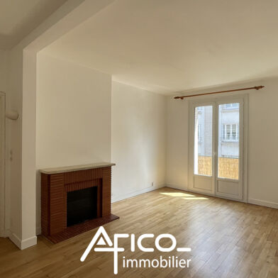 Appartement 3 pièces 910 €
