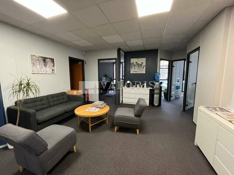 BUREAUX à LOUER — photo 1