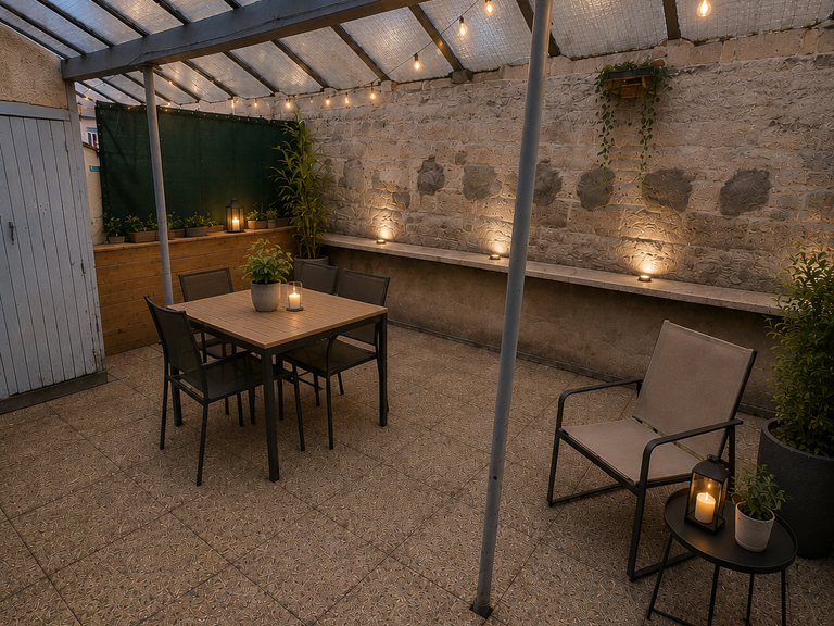 F4 - Centre ville de FEURS — photo 1