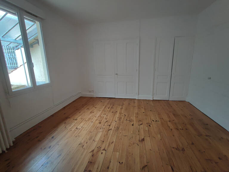F4 - Centre ville de FEURS — photo 1