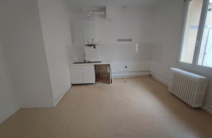 F4 - Centre ville de FEURS — photo 4