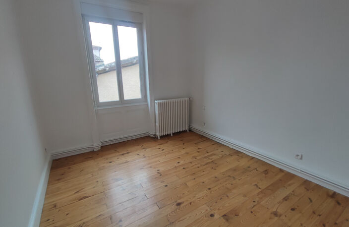 F4 - Centre ville de FEURS — photo 5
