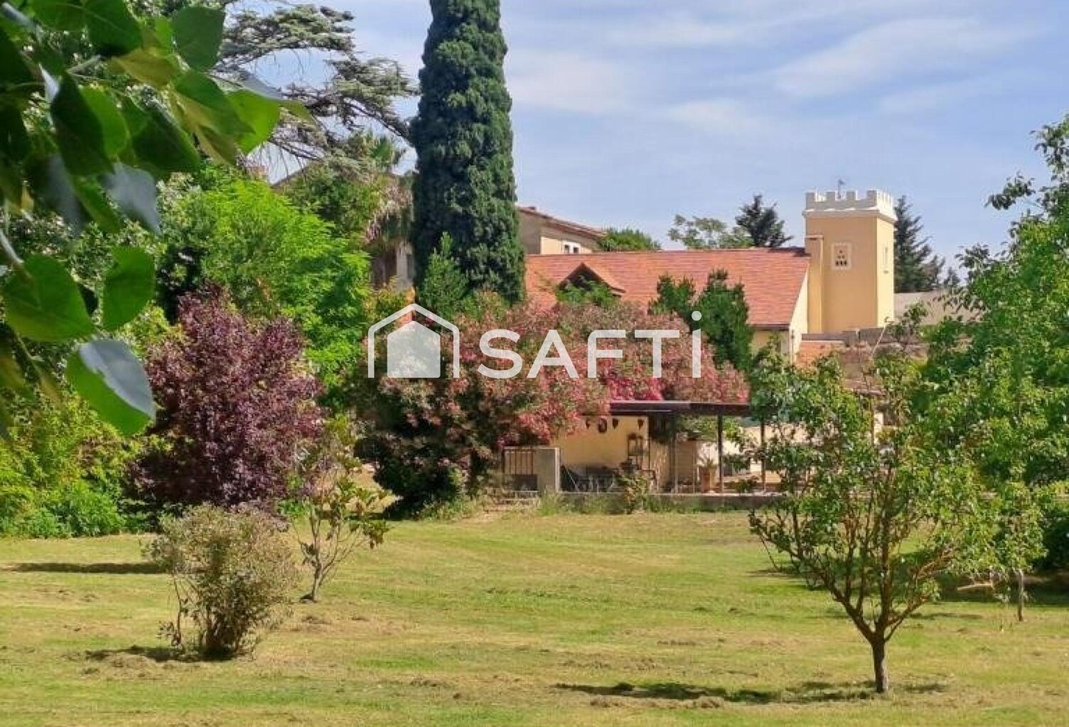 Proche de Béziers, 363m2, 12 pièces, 6640m2 clos — photo 1