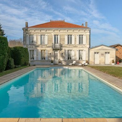 Maison 9 pièces 664064 €