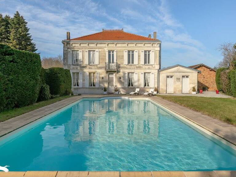 Maison en pierre de 10 pièces principales — photo 1
