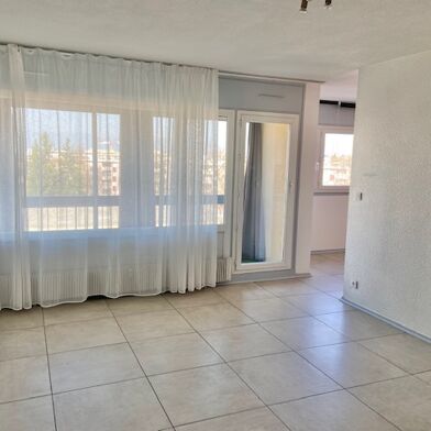 Appartement 3 pièces 1325 €