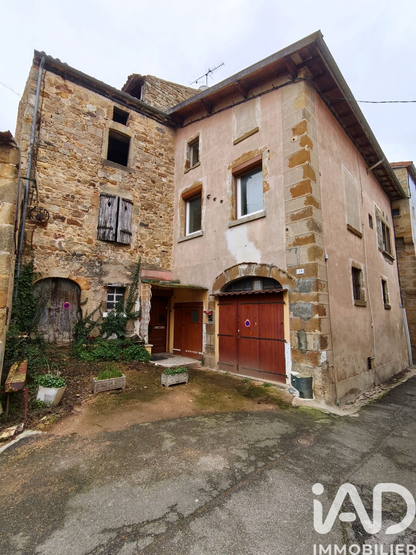 Vic-Le-Comte - 102m² - 4p. - 3ch.