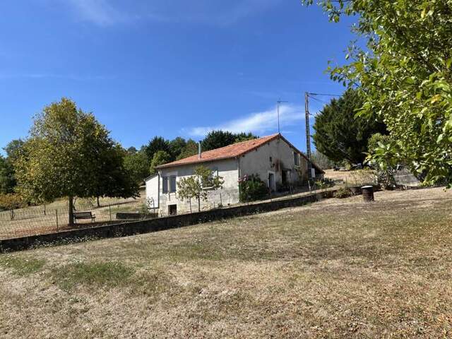Maison en pierre de 5 pièces principales — photo du bien