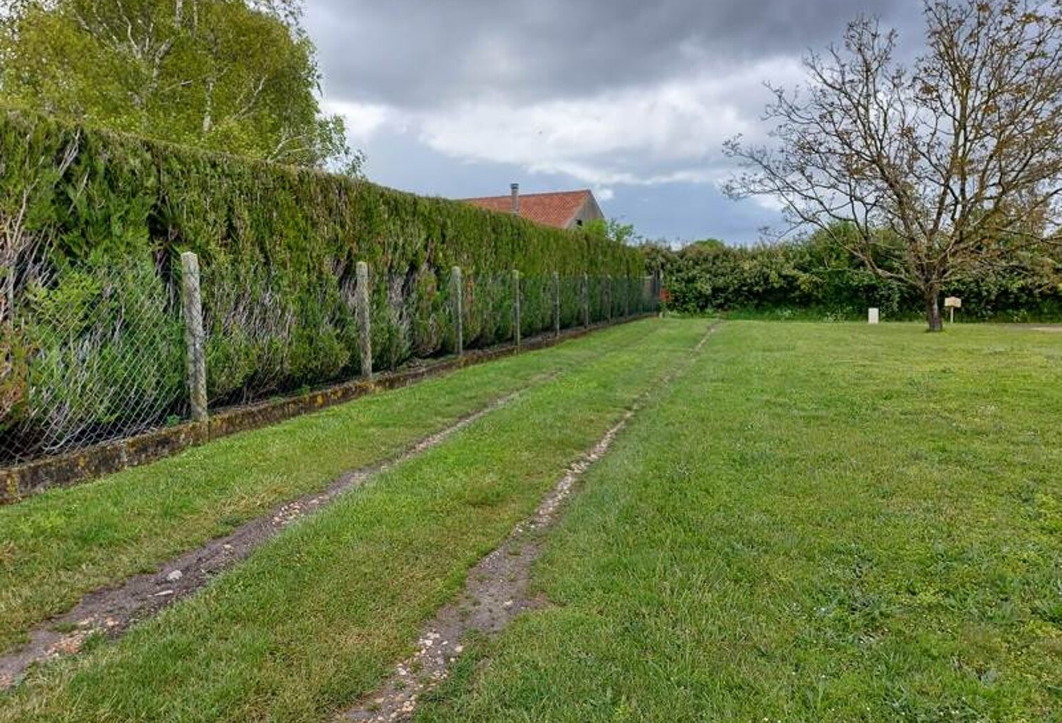 Vente terrain  1503 m² Jonzac (17500) — photo 1