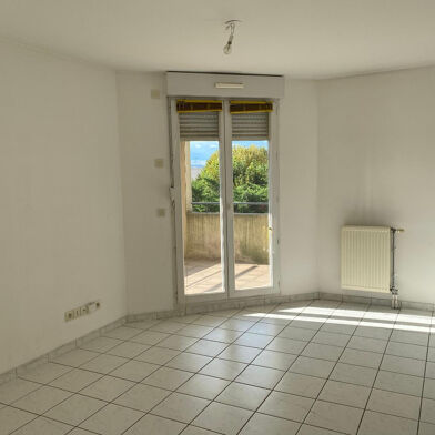 Appartement 3 pièces 884 €