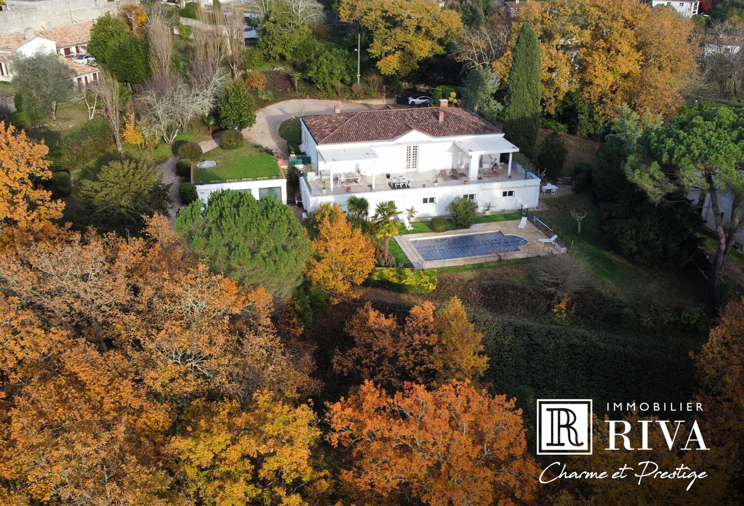 PROCHE COMMERCE ET ECOLE - 360 M2 - POUR GRANDE FAMILLE — photo 1