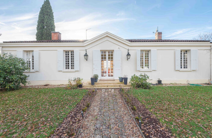 PROCHE COMMERCE ET ECOLE - 360 M2 - POUR GRANDE FAMILLE — photo 4
