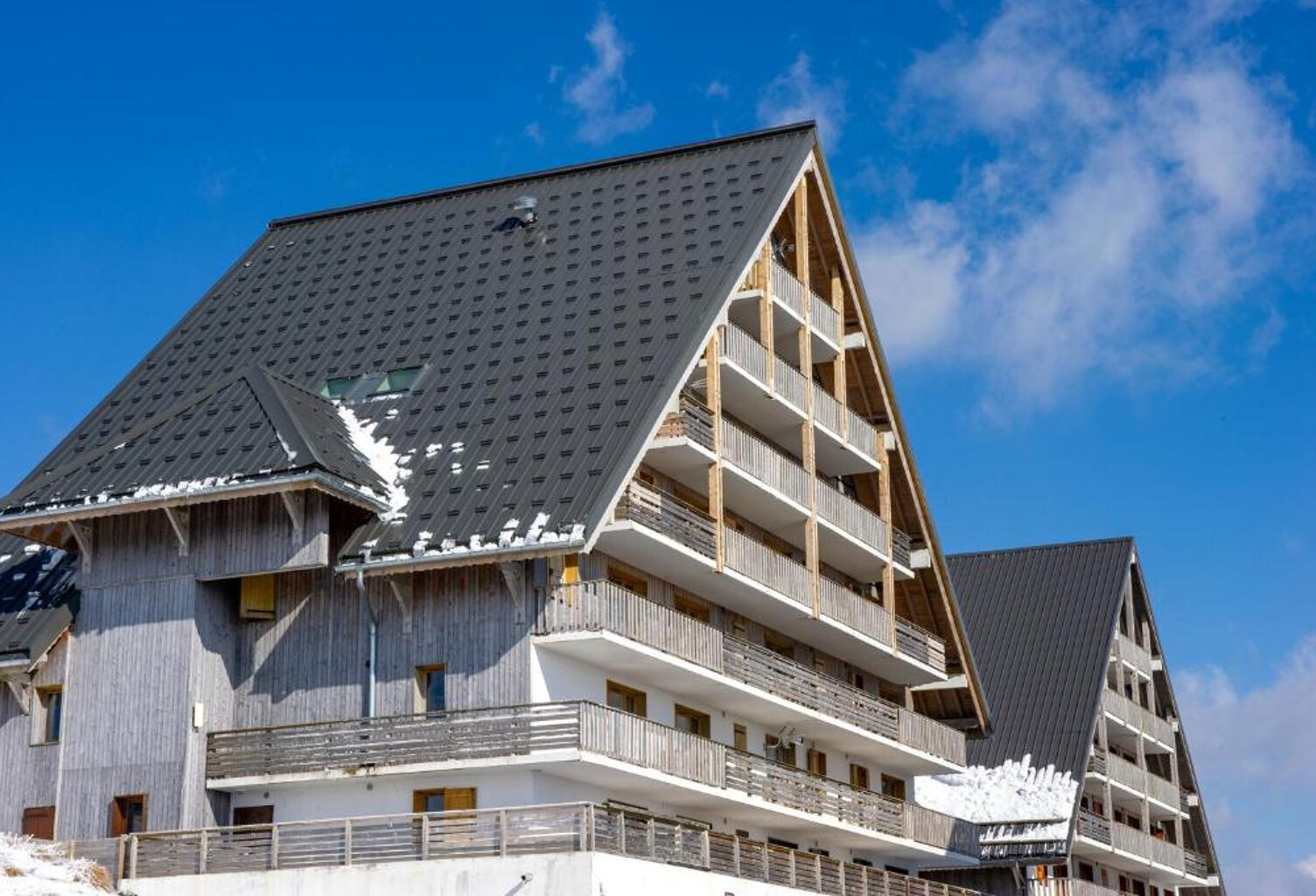 TYPE 2 AVEC BALCON ET PARKING SUPER BESSE — photo 1
