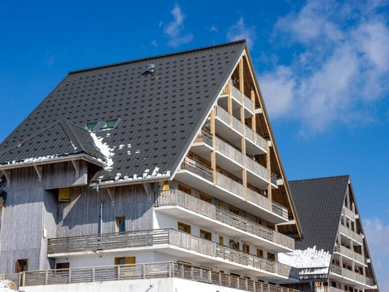 TYPE 2 AVEC BALCON ET PARKING SUPER BESSE — photo 1