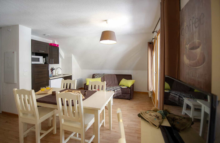 TYPE 2 AVEC BALCON ET PARKING SUPER BESSE — photo 2