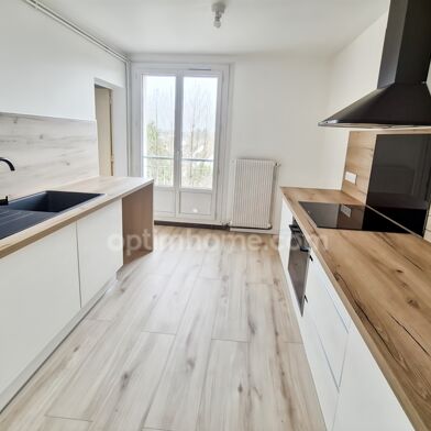 Appartement 4 pièces 949 €