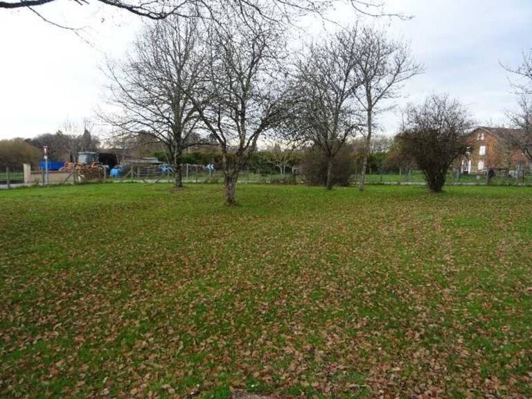 A VERNEUIL SUR VIENNE TERRAIN PLAT AVEC CU DE 700 M² — photo 1